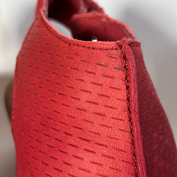 Clarks Red Suede Woven Slingback Wedge Sandals Women's 10 Comfort Shoes - Picture 3 of 14